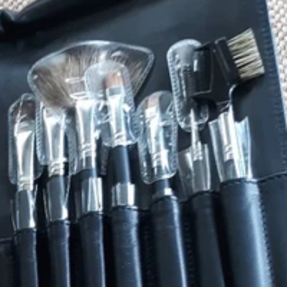 Professional Makeup Brush Set - Picture 3 of 5